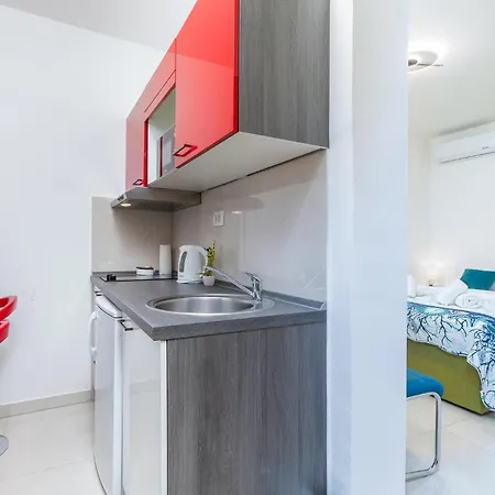 In With Wifi Apartment Pula
